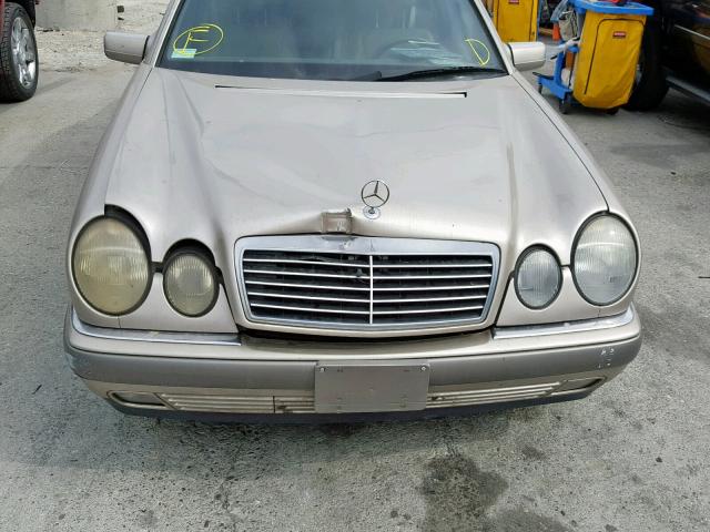 WDBJF55F0VA277390 - 1997 MERCEDES-BENZ E 320 GOLD photo 9