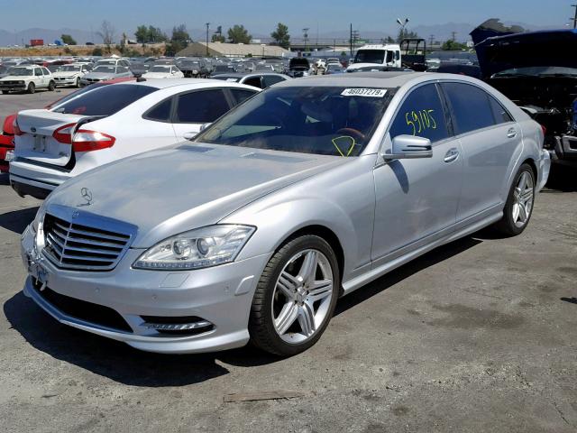WDDNG7DB2CA420224 - 2012 MERCEDES-BENZ S 550 SILVER photo 2