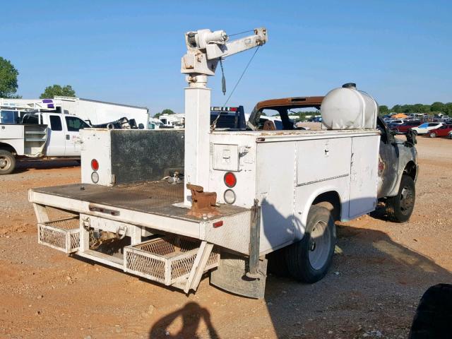 1FDAF56FX2ED27843 - 2002 FORD F550 SUPER WHITE photo 4