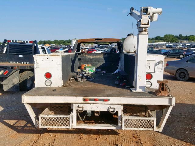 1FDAF56FX2ED27843 - 2002 FORD F550 SUPER WHITE photo 6