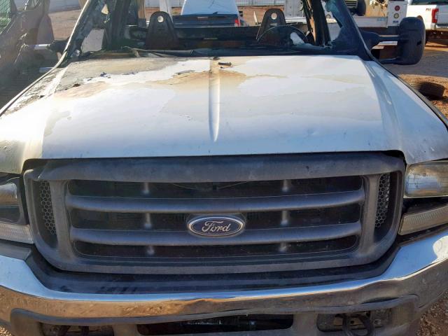 1FDAF56FX2ED27843 - 2002 FORD F550 SUPER WHITE photo 7