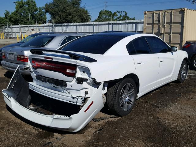 2C3CDXBG8EH262330 - 2014 DODGE CHARGER SE WHITE photo 4