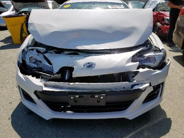 JF1ZCAC11H8600893 - 2017 SUBARU BRZ 2.0 LI WHITE photo 9