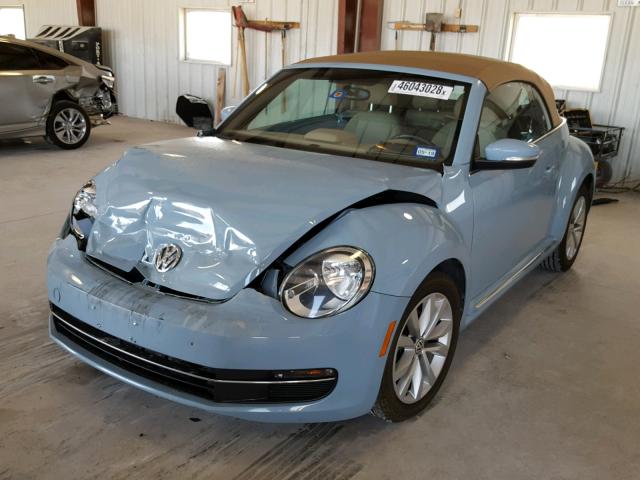 3VW5L7AT4DM822234 - 2013 VOLKSWAGEN BEETLE BLUE photo 2