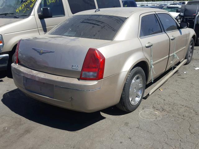 2C3KA53G36H139205 - 2006 CHRYSLER 300 TOURIN TAN photo 4