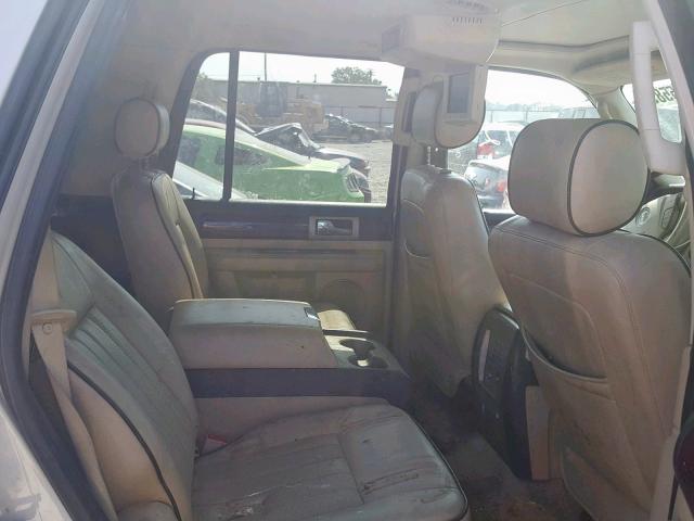 5LMFU27536LJ25196 - 2006 LINCOLN NAVIGATOR WHITE photo 6