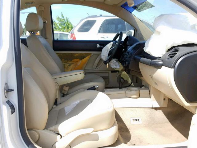 3VWCK21C52M445942 - 2002 VOLKSWAGEN NEW BEETLE 白色 照片 5