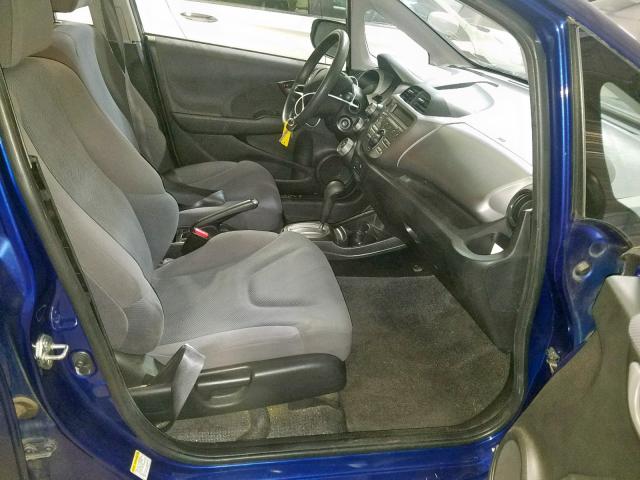 JHMGE8H28AS000577 - 2010 HONDA FIT BLUE photo 5