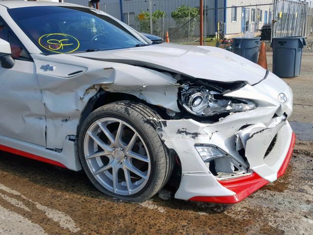 JF1ZNAA14D2720522 - 2013 TOYOTA SCION FR-S WHITE photo 9