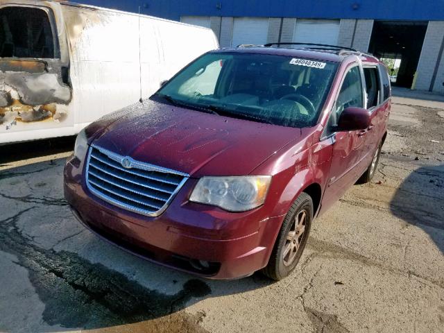 2A8HR54P18R777018 - 2008 CHRYSLER TOWN & COU MAROON photo 2