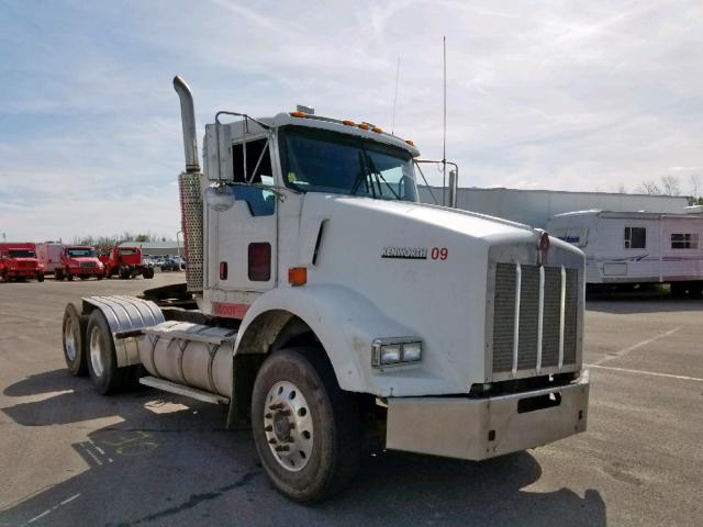 1XKDDU9XX6J162142 - 2006 KENWORTH CONSTRUCTI WHITE photo 1