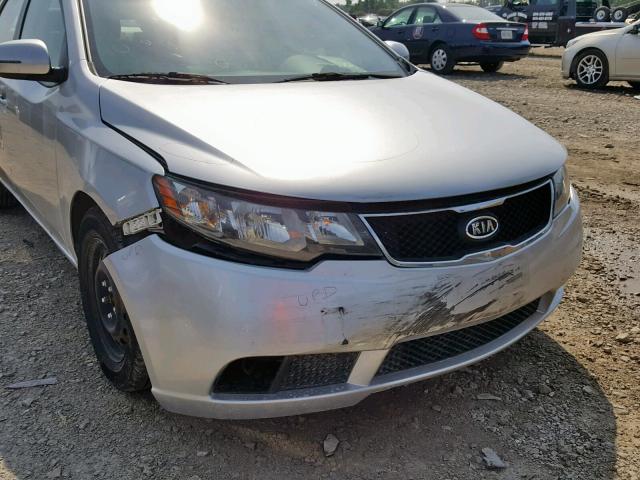 KNAFU4A2XC5482633 - 2012 KIA FORTE EX SILVER photo 9