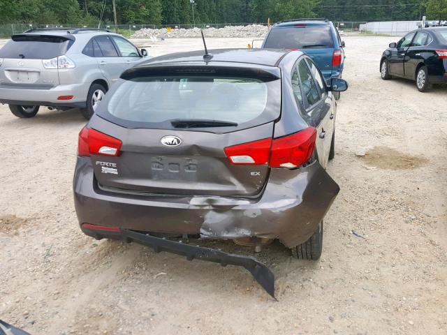 KNAFU5A21D5681321 - 2013 KIA FORTE EX BROWN photo 9