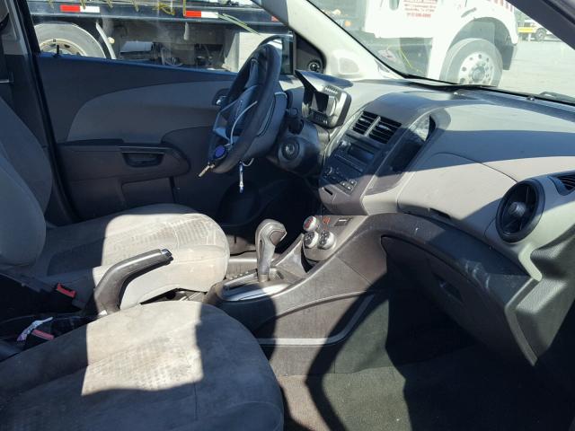 1G1JA5SH3C4216688 - 2012 CHEVROLET SONIC LS 黑色 照片 5