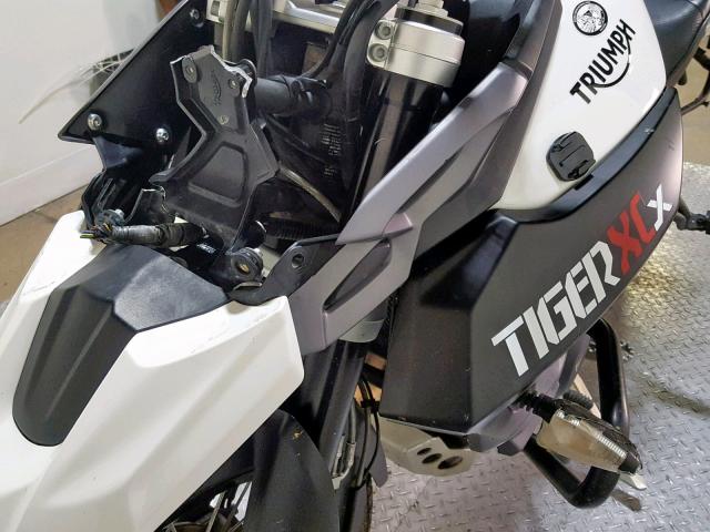 SMTE11BF2HT785790 - 2017 TRIUMPH MOTORCYCLE TIGER 800X WHITE photo 19