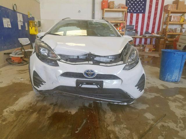 JTDKDTB38J1619866 - 2018 TOYOTA PRIUS C WHITE photo 9