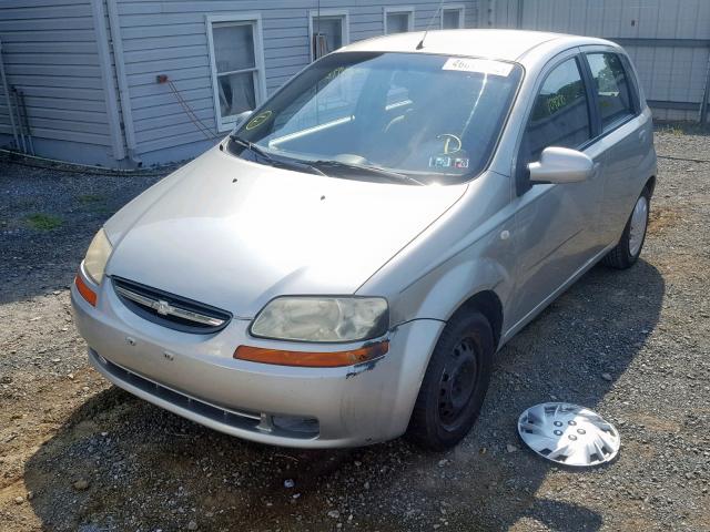 KL1TD62625B327282 - 2005 CHEVROLET AVEO BASE SILVER photo 2