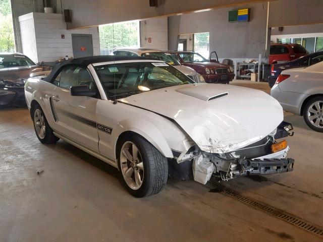 1ZVHT85H185128024 - 2008 FORD MUSTANG GT WHITE photo 1