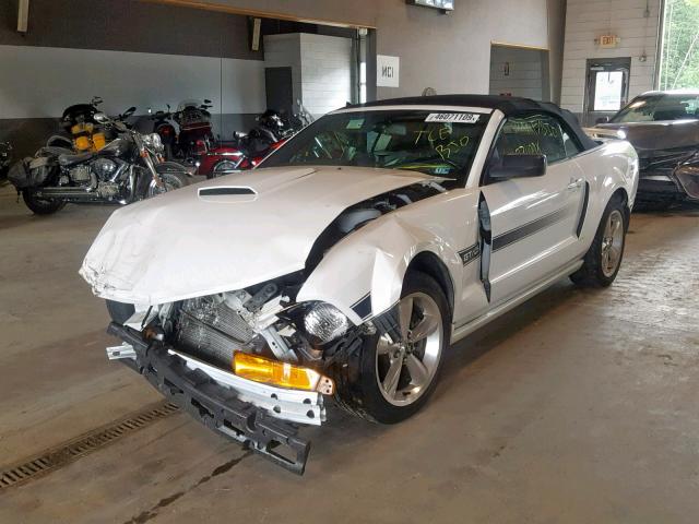 1ZVHT85H185128024 - 2008 FORD MUSTANG GT WHITE photo 2