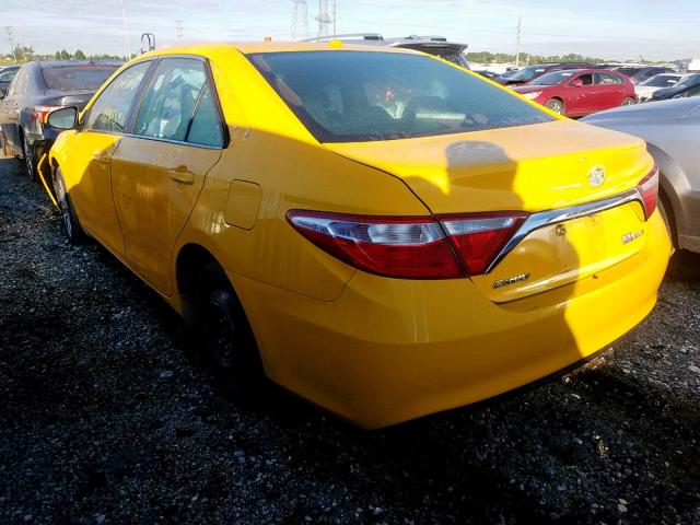 4T1BD1FK4FU148175 - 2015 TOYOTA CAMRY HYBR YELLOW photo 3