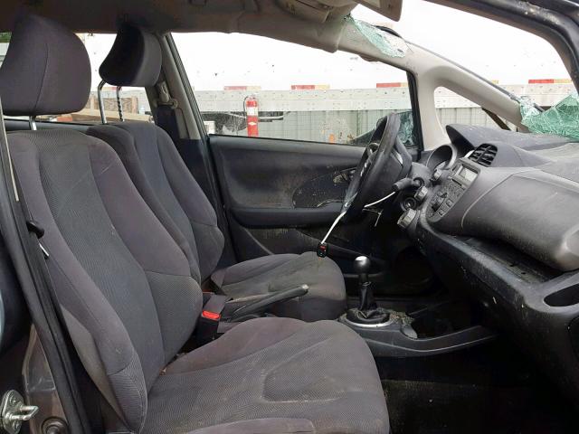 JHMGE8G31DC007945 - 2013 HONDA FIT GRAY photo 5