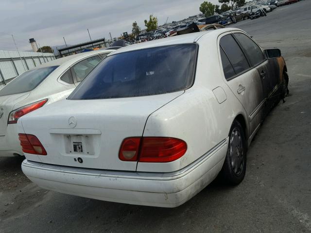 WDBJF55F6VA352612 - 1997 MERCEDES-BENZ E 320 WHITE photo 4