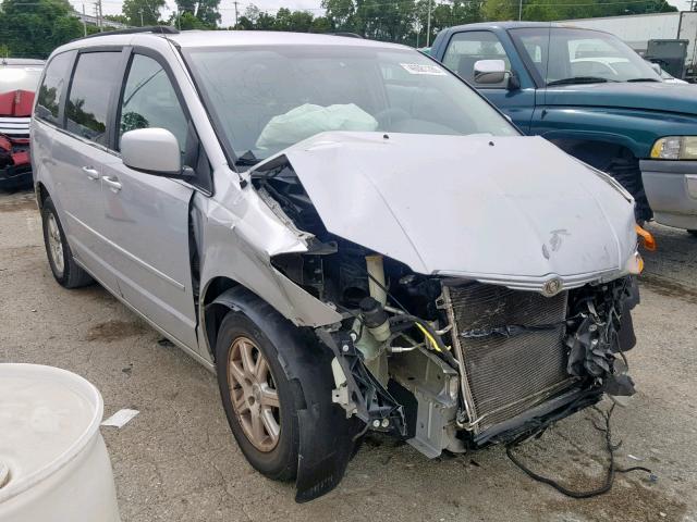 2A8HR54P68R769450 - 2008 CHRYSLER TOWN & COU SILVER photo 1