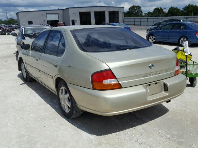 1N4DL01D0XC137898 - 1999 NISSAN ALTIMA XE GOLD photo 3