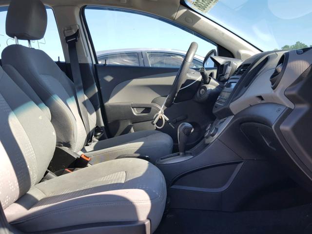 1G1JA5SHXD4238785 - 2013 CHEVROLET SONIC LS 银色 照片 5