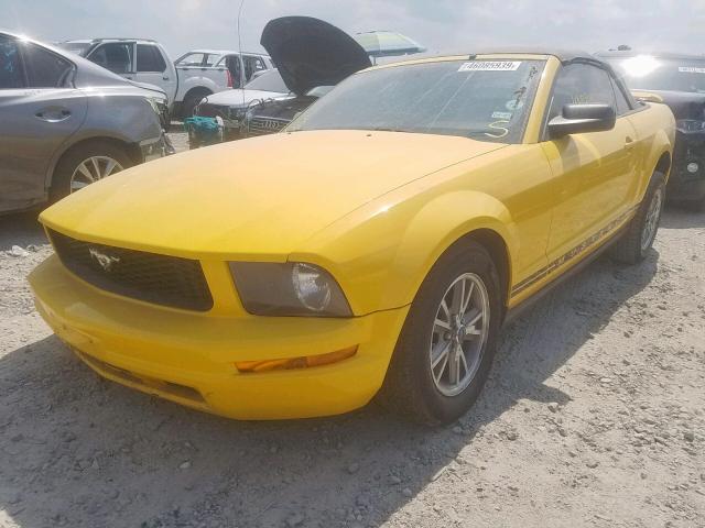 1ZVFT84N555228248 - 2005 FORD MUSTANG YELLOW photo 2