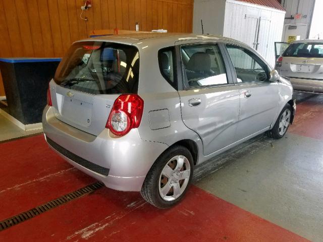 KL1TD66E79B668622 - 2009 CHEVROLET AVEO LS SILVER photo 4