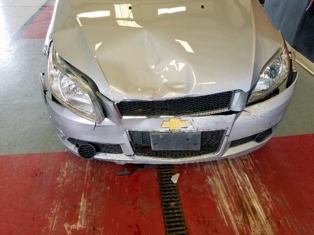 KL1TD66E79B668622 - 2009 CHEVROLET AVEO LS SILVER photo 9