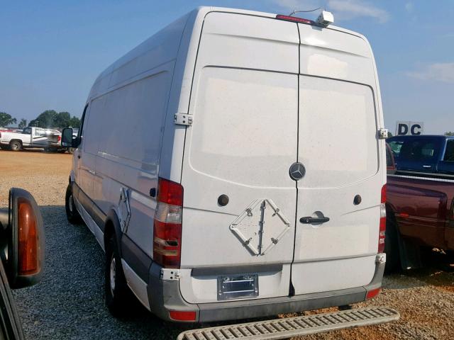 WD3PE8CB7B5598227 - 2011 MERCEDES-BENZ SPRINTER 2 WHITE photo 3