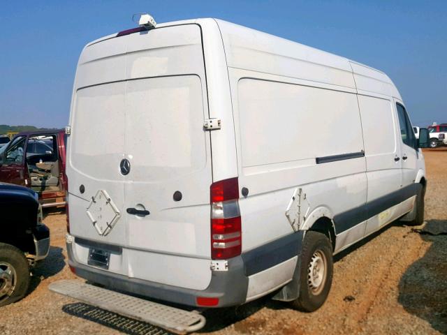 WD3PE8CB7B5598227 - 2011 MERCEDES-BENZ SPRINTER 2 WHITE photo 4