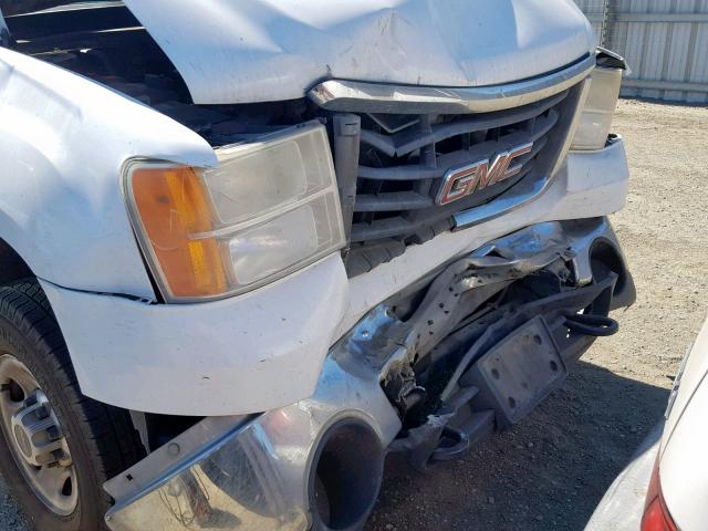 1GTHC24K27E577126 - 2007 GMC SIERRA C25 WHITE photo 9