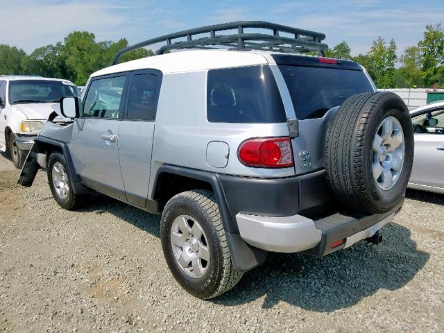 JTEBU11F570084134 - 2007 TOYOTA FJ CRUISER SILVER photo 3