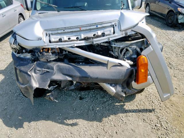 JTEBU11F570084134 - 2007 TOYOTA FJ CRUISER SILVER photo 7