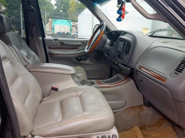 5LMPU28L8XLJ04962 - 1999 LINCOLN NAVIGATOR შავი ფოტო 5
