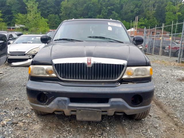 5LMPU28L8XLJ04962 - 1999 LINCOLN NAVIGATOR შავი ფოტო 9