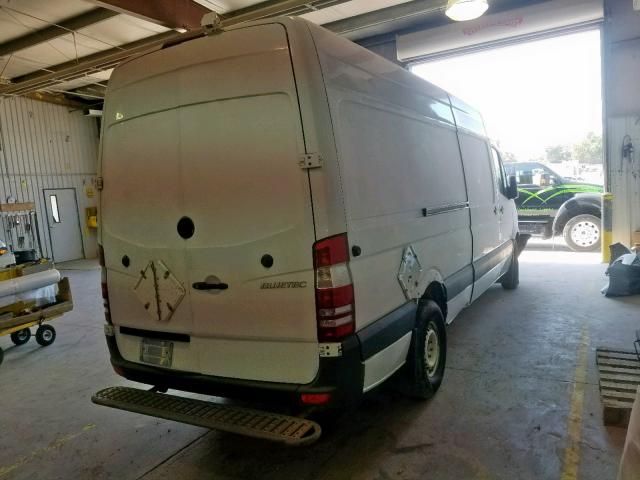 WD3PE8CB3B5567251 - 2011 MERCEDES-BENZ SPRINTER 2 WHITE photo 4