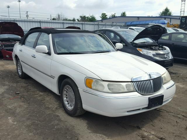 1LNHM83W21Y640277 - 2001 LINCOLN TOWN CAR C WHITE photo 1