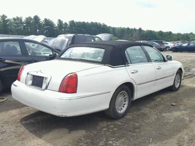 1LNHM83W21Y640277 - 2001 LINCOLN TOWN CAR C WHITE photo 4