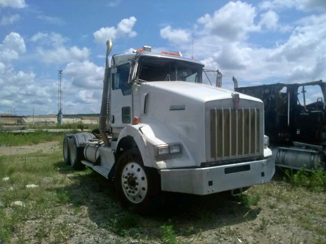 1XKDD49X9DJ365858 - 2013 KENWORTH CONSTRUCTI WHITE photo 1