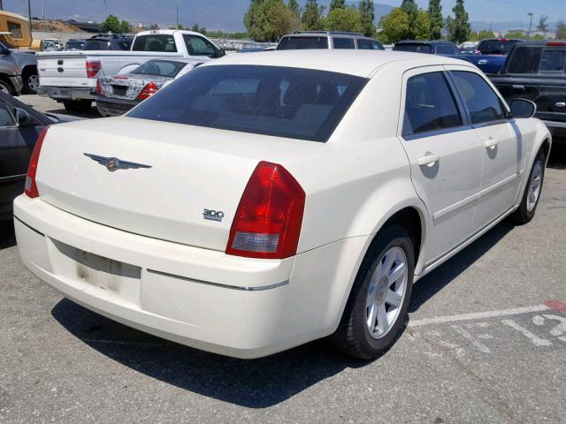 2C3AA53G55H627081 - 2005 CHRYSLER 300 TOURIN CREAM photo 4