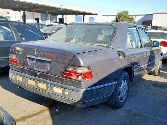 WDBEA32E2SC251163 - 1995 MERCEDES-BENZ E 320 BASE GRAY photo 4