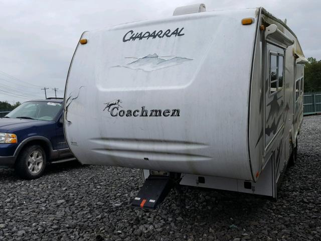 1TC3B059553164790 - 2005 COACH CHAPARRAL WHITE photo 2