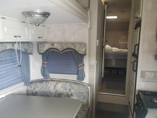 1TC3B059553164790 - 2005 COACH CHAPARRAL WHITE photo 5