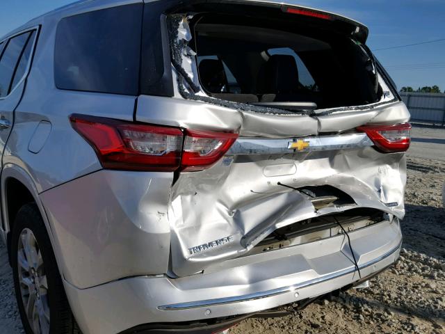 1GNERKKW1JJ150663 - 2018 CHEVROLET TRAVERSE P SILVER photo 9