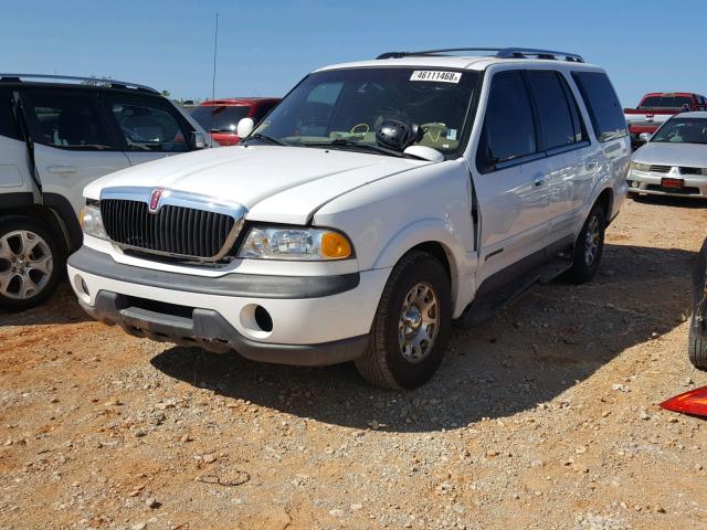 5LMRU27L3XLJ07293 - 1999 LINCOLN NAVIGATOR WHITE photo 2