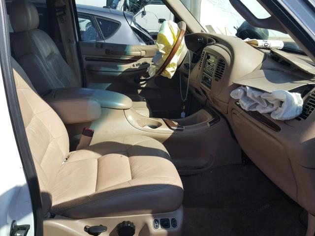 5LMRU27L3XLJ07293 - 1999 LINCOLN NAVIGATOR WHITE photo 5